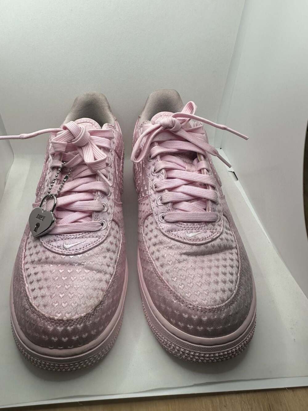 Nike Air Force 1 '07 SE Valentine's Day Size 9.5 Pink Sneakers